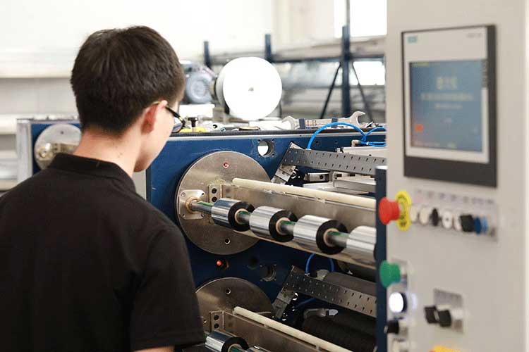 碳帶分切機(jī)尾料浪費(fèi)的減少策略