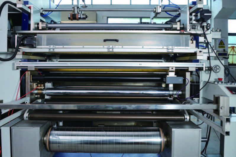 智能分切機(jī)：為傳統(tǒng)產(chǎn)線植入“數(shù)據(jù)大腦”，開啟精準(zhǔn)制造新紀(jì)元