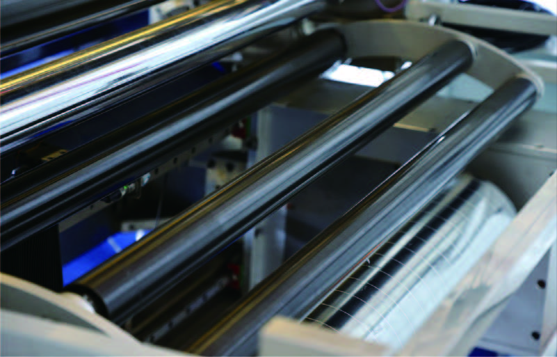 鋰電池隔膜與PET薄膜分切機(jī)的設(shè)備通用性分析