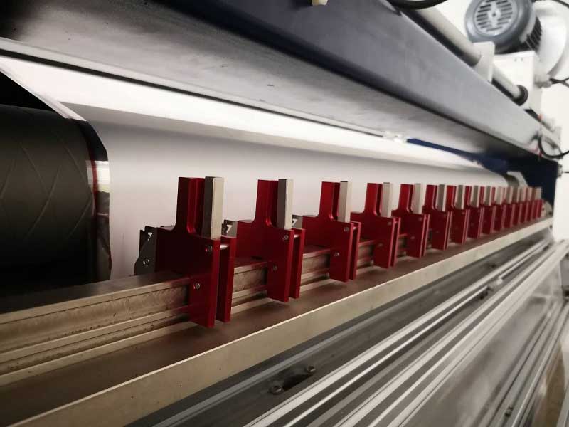 紙張分切機(jī)分切紙張大小調(diào)整的工作過程 紙張分切機(jī)分切紙張大小調(diào)整的工作過程